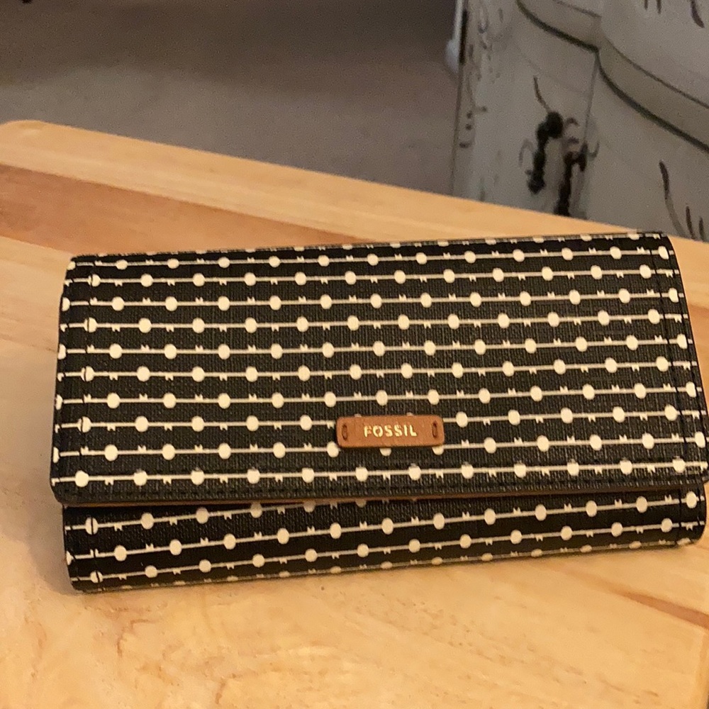 “Like New” condition fossil wallet for women